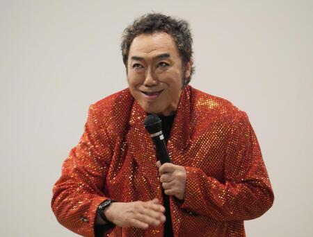 　変顔で盛り上げるコロッケ