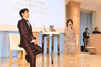 　心理カウンセラーの中島輝氏（左）とトークセッションする奥菜恵（撮影・開出牧）