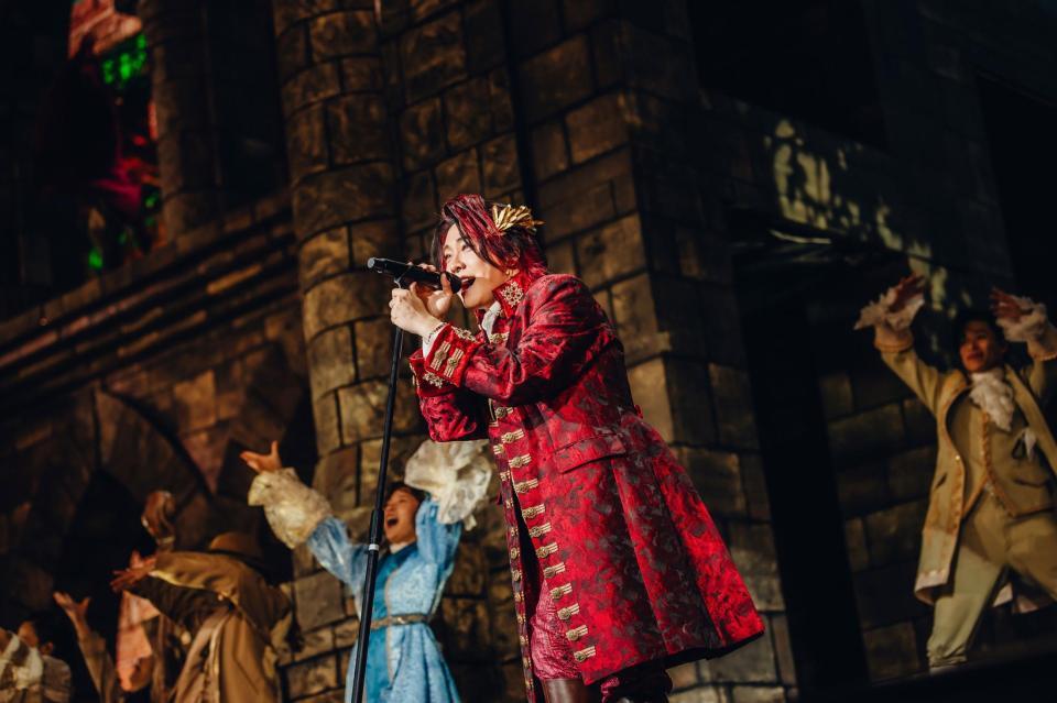 　ステージで熱唱を見せる大森元貴　（撮影・Ｊｏｒｄａｎ　Ｍｕｎｎｓ）