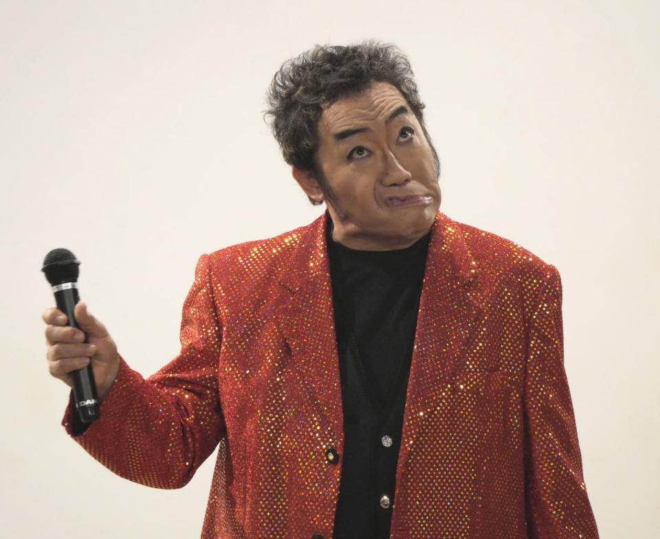 　美川憲一のモノマネで爆笑をさらうコロッケ