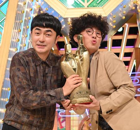 　優勝したたくろう　©Ｍ－１グランプリ事務局