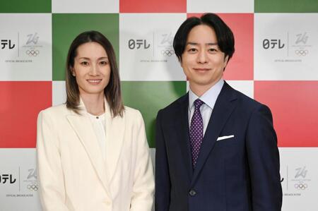 　メインキャスターの荒川静香氏（左）とスペシャルキャスターの櫻井翔