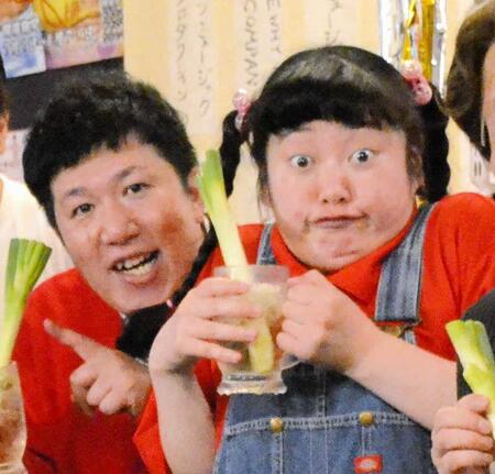 　ぽんぽこのそえじまひでき（左）と高木ひとみ○＝２３年７月