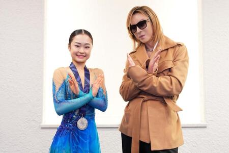 　ＹＯＳＨＩＫＩ（右）と島田麻央
