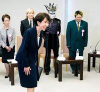 　コンテンツ産業関係者との意見交換会に臨む高市首相（手前）