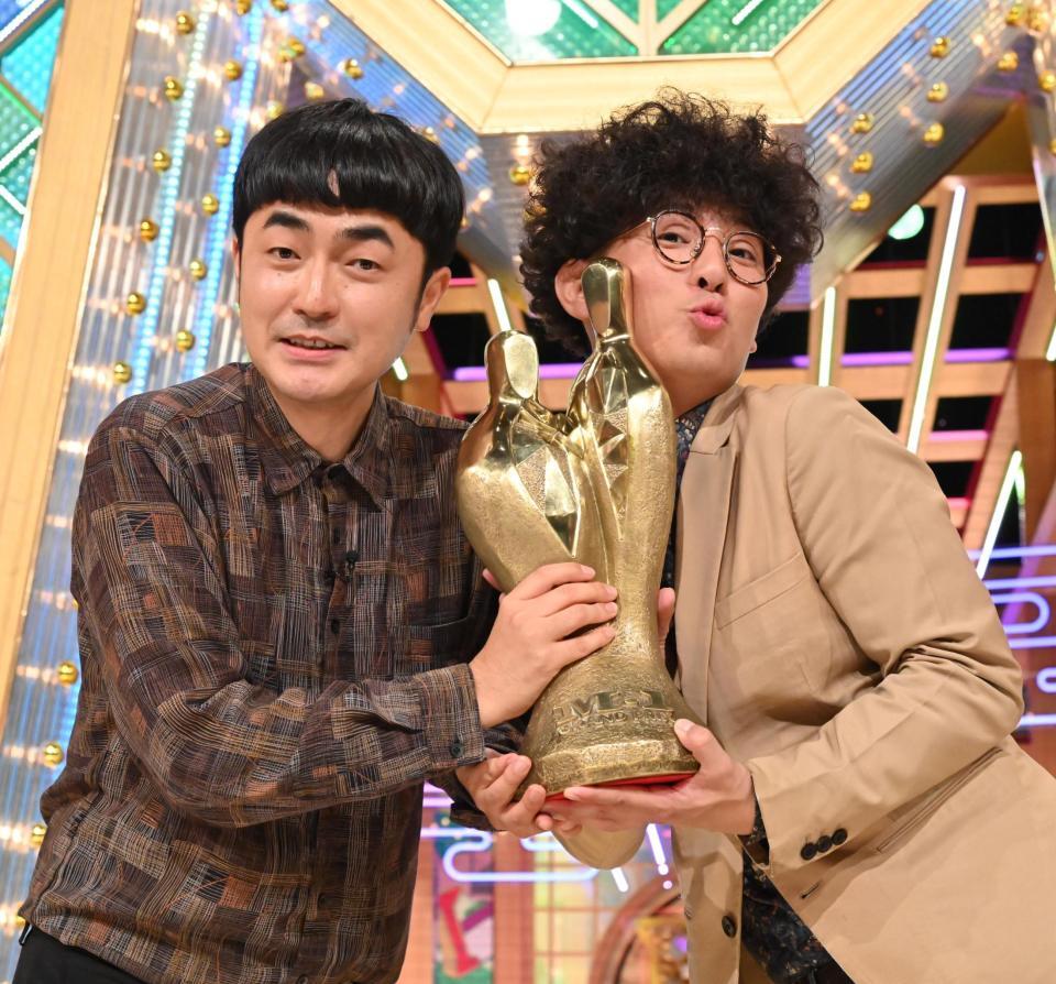 　優勝したたくろう　©Ｍ－１グランプリ事務局