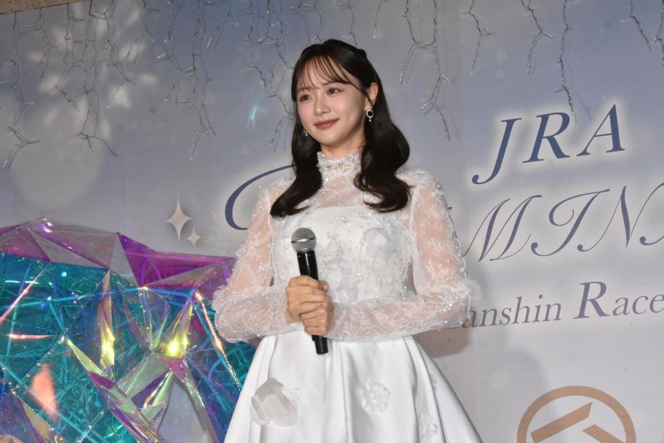 　点灯式に登場した森香澄