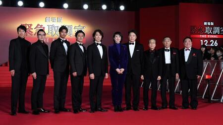 　映画をＰＲする（左から）大倉孝二、鈴木浩介、速水もこみち、石丸幹二、佐々木蔵之介、天海祐希、田中哲司、小日向文世、でんでん、塚地武雅（撮影・佐藤厚）