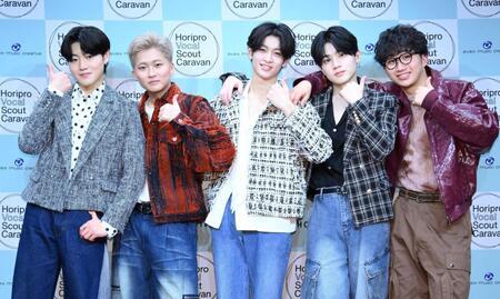 　Ｈｏｒｉｐｒｏ　Ｖｏｃａｌ　Ｓｃｏｕｔ　Ｃａｒａｖａｎでデビューの決まった（左から）高橋理央、ｋｉｉｃｈｉ、小林真央哉、岩坪優真、黒澤洵太（撮影・持木克友）