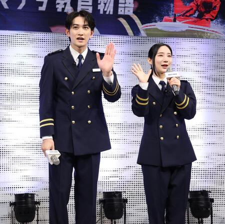 　教官姿を披露した町田啓太（左）とファーストサマーウイカ（撮影・金田祐二）