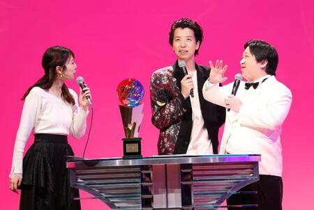 　ＭＣを務める（左から）日本テレビ・黒田みゆアナウンサー、ニッポンの社長・辻皓平、ケツ＝東京・日本テレビ（撮影・佐々木彰尚）