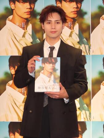 　初写真集の発売記念イベントを行った神谷健太＝東京・渋谷