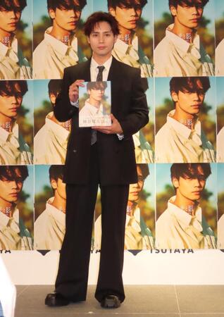 　初写真集の発売記念イベントを行った神谷健太＝東京・渋谷