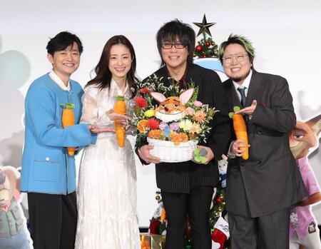 　森川智之（左から３人目）の声優活動４０周年を祝福する（左から）下野紘、上戸彩、こっちのけんと（撮影・西岡正）