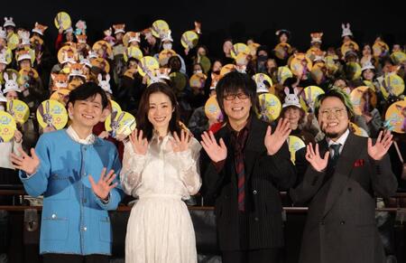 　笑顔で手を振る（左から）下野紘、上戸彩、森川智之、こっちのけんと（撮影・西岡正）