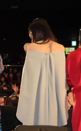 　舞台あいさつに出席した武井咲