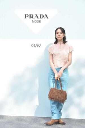 　フォトコールに登場したのん