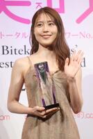 　受賞に笑顔の有村架純（撮影・金田祐二）