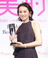 　受賞に笑顔の北川景子（撮影・金田祐二）