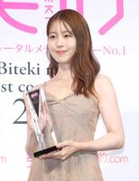 　受賞に笑顔の有村架純（撮影・金田祐二）