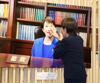 　自身の写真パネルの顔のしわについて「修正していません」と笑顔で話し、会場を和ませた高市早苗首相（撮影・棚橋慶太）