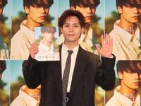 　初写真集の発売記念イベントを行った神谷健太＝東京・渋谷