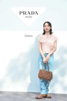 　フォトコールに登場したのん