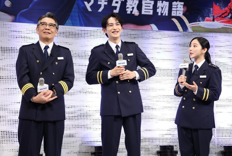 　トークで盛り上げる（左から）生瀬勝久、町田啓太、ファーストサマーウイカ（撮影・金田祐二）