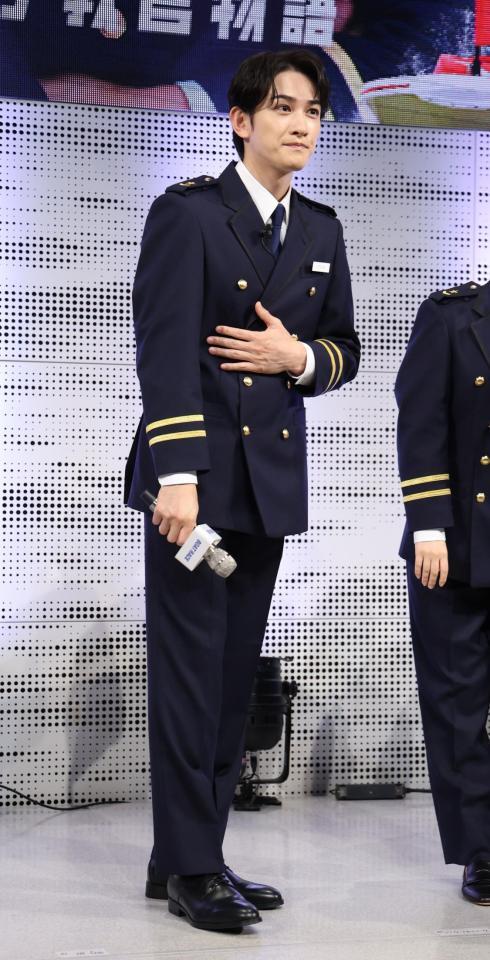 　教官姿を披露する町田啓太（撮影・金田祐二）