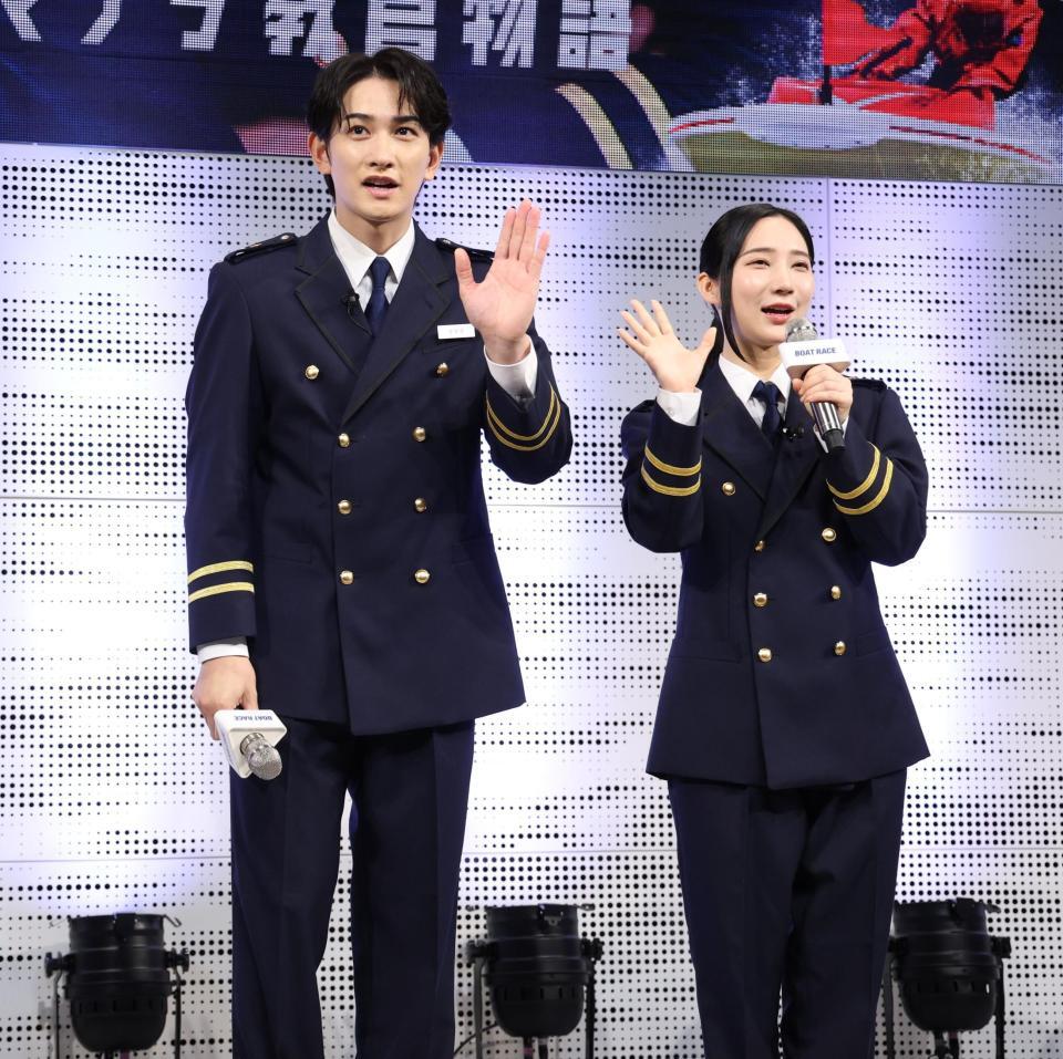 　教官姿を披露した町田啓太（左）とファーストサマーウイカ（撮影・金田祐二）