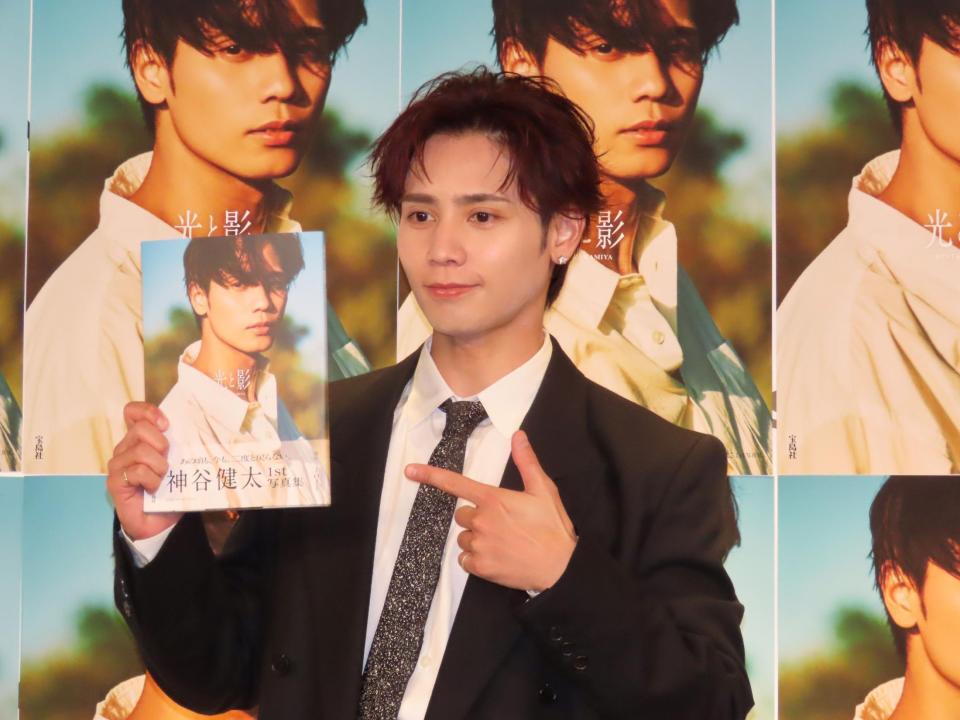 　初写真集の発売記念イベントを行った神谷健太＝東京・渋谷