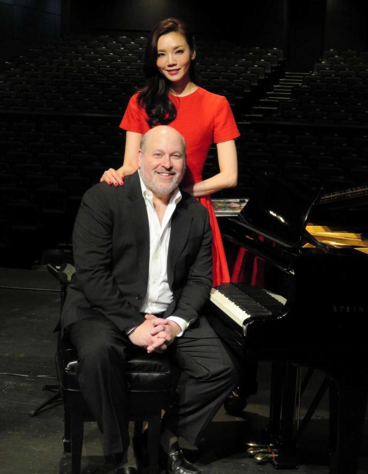 　和央ようかとランク・ワイルドホーン氏（２０１５年）