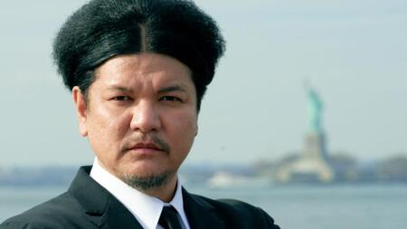 　２６日放送の「やりすぎ都市伝説２０２５冬」のロケのため米・ニューヨークを訪れたＭｒ．都市伝説の関暁夫（©テレビ東京）