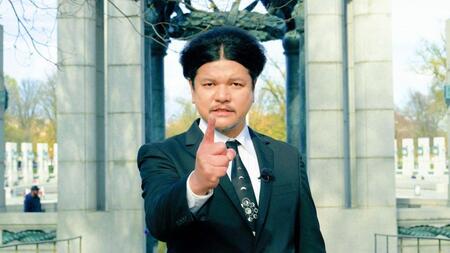 　２６日放送の「やりすぎ都市伝説２０２５冬」のロケのため米・ニューヨークを訪れたＭｒ．都市伝説の関暁夫（©テレビ東京）