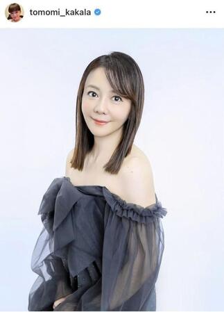 「ベスト体重に戻した」と報告した華原朋美の新しいアーティスト写真。１２月１９日付のインスタグラム＠ｔｏｍｏｍｉ＿ｋａｋａｌａより