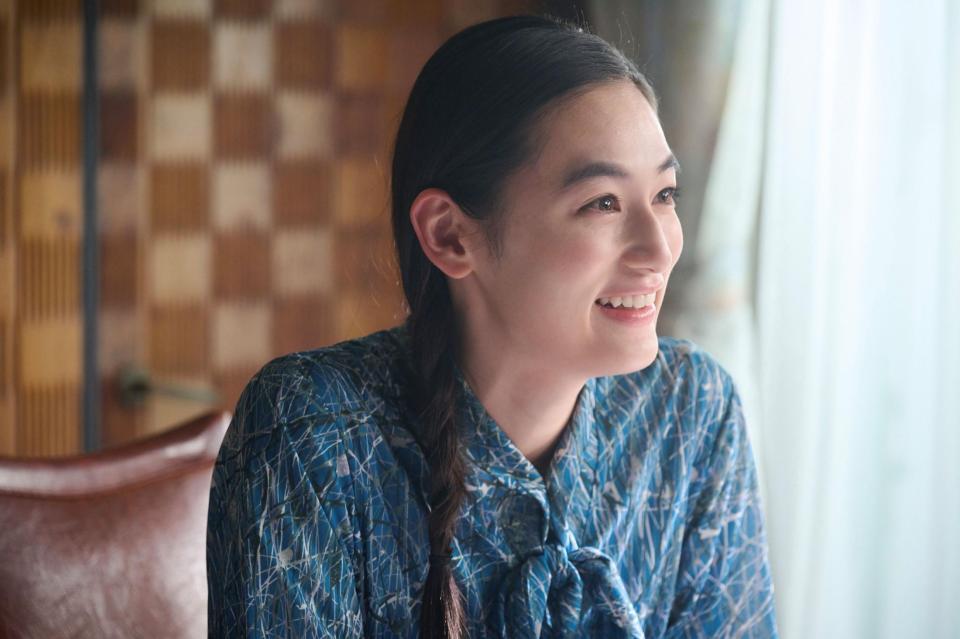 　世界的なデザイナー森英恵さんを演じる八木莉可子