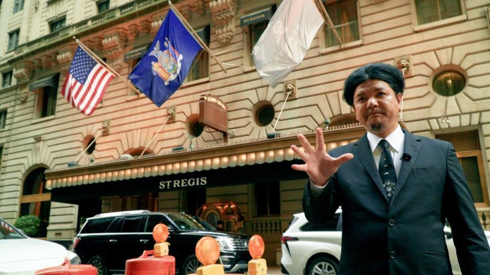 　２６日放送の「やりすぎ都市伝説２０２５冬」のロケのため米・ニューヨークを訪れたＭｒ．都市伝説の関暁夫（©テレビ東京）