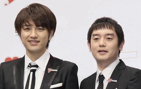 　ゆずの北川悠仁（左）と岩沢厚治