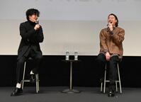 　トークセッションで爆笑する加藤浩次（右から）と菊池風磨（左）＝撮影・佐藤厚