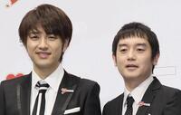 　ゆずの北川悠仁（左）と岩沢厚治