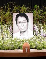 大杉漣さんの祭壇に飾られた遺影＝２０１８年撮影