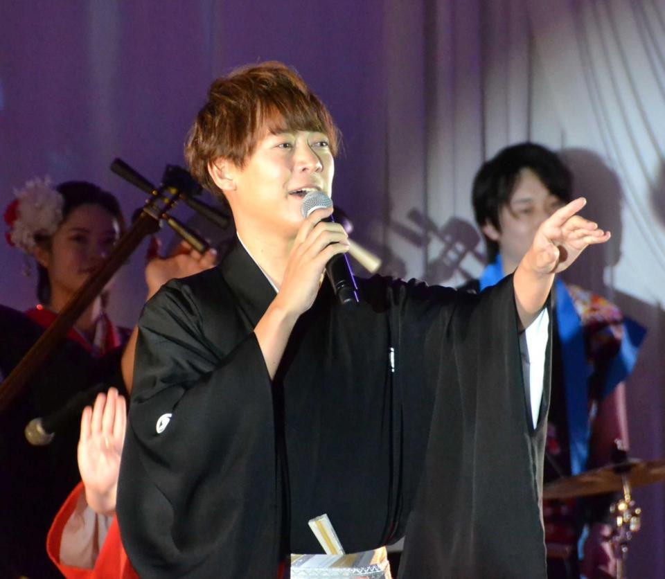 　ディナーショーを開催した松阪ゆうき