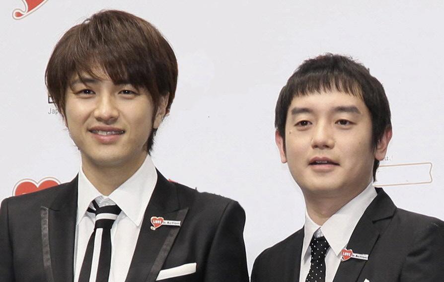 　ゆずの北川悠仁（左）と岩沢厚治