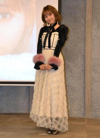 　「浅川梨奈　２０２６　ＣＡＬＥＮＤＡＲ　」発売記念イベントに登場した浅川梨奈