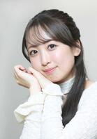 　かわいらしくポーズをとる渡部愛加里（撮影・金田祐二）