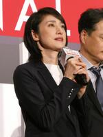 　舞台挨拶に登壇した天海祐希