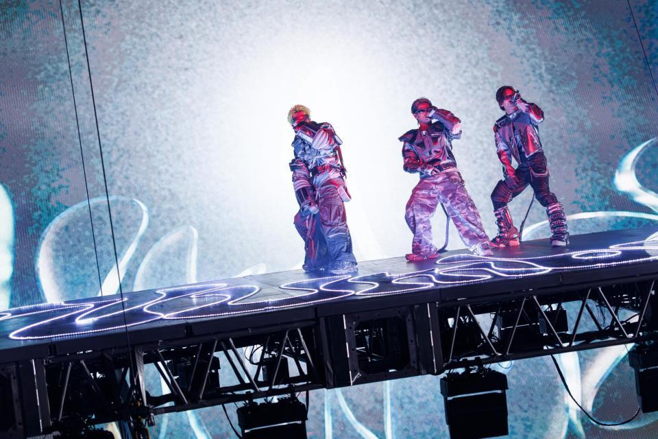 　パフォーマンスするＮｕｍｂｅｒ＿ｉ　ⒸＴＯＢＥ　Ｃｏ．，　Ｌｔｄ．