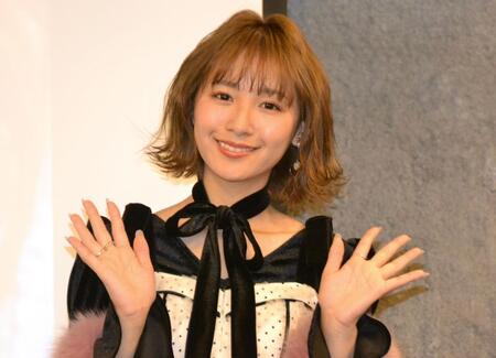 　「浅川梨奈　２０２６　ＣＡＬＥＮＤＡＲ　」発売記念イベントに登場した浅川梨奈