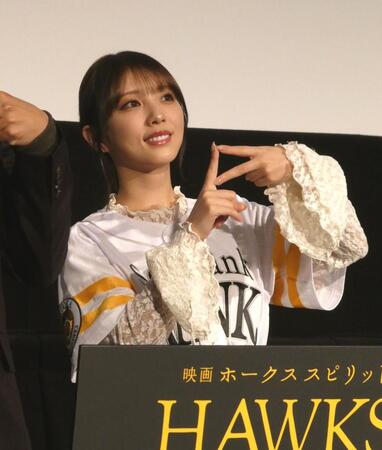 　ポーズを決める与田祐希