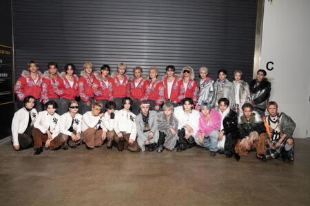 　勢ぞろいしたＮＥＯ　ＥＸＩＬＥのメンバー